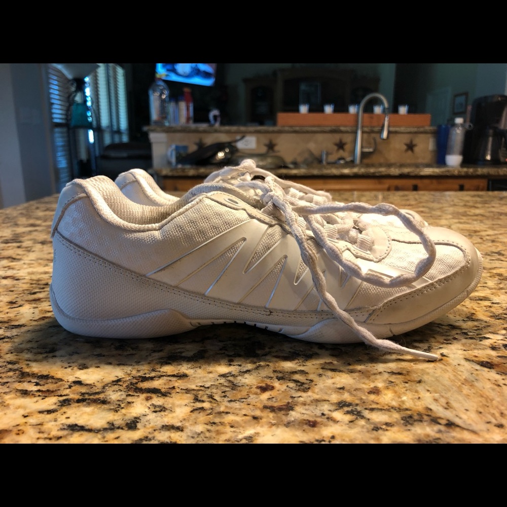 Apex Chasse Cheer Shoes Size 7
